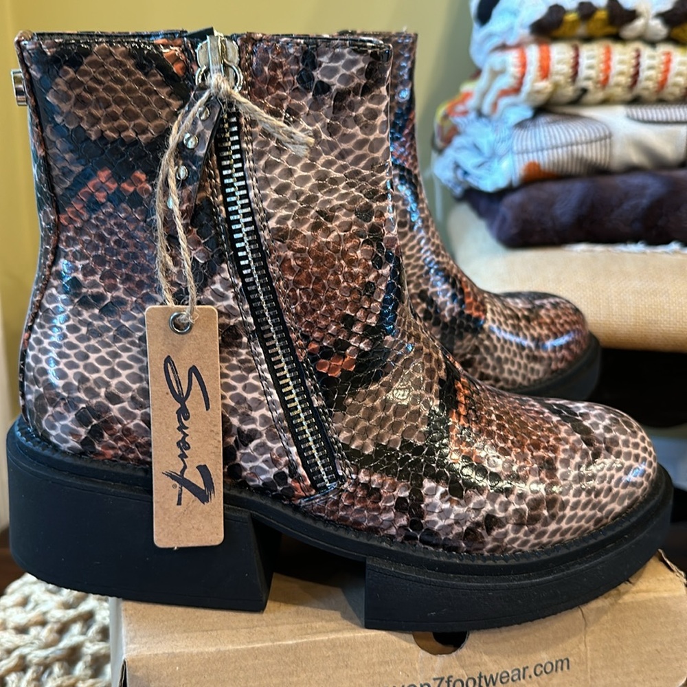 Seven7 Footwear “Vault” Brown Snake (Faux) Ankle Boots New in Box Size 9 - Picture 5 of 16